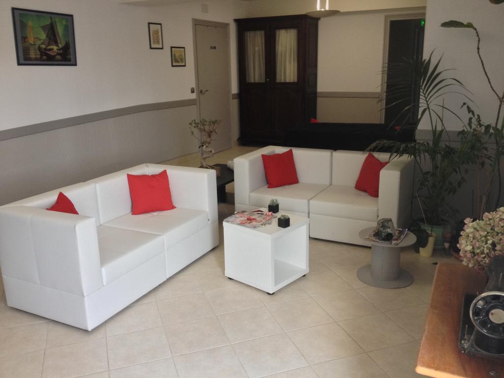 Hotel Le Tivoli Vic-en-Bigorre Εξωτερικό φωτογραφία